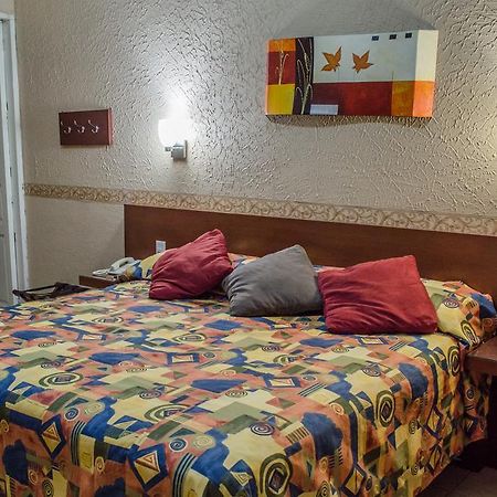 Hotel Posada Regis Guadalajara Ngoại thất bức ảnh