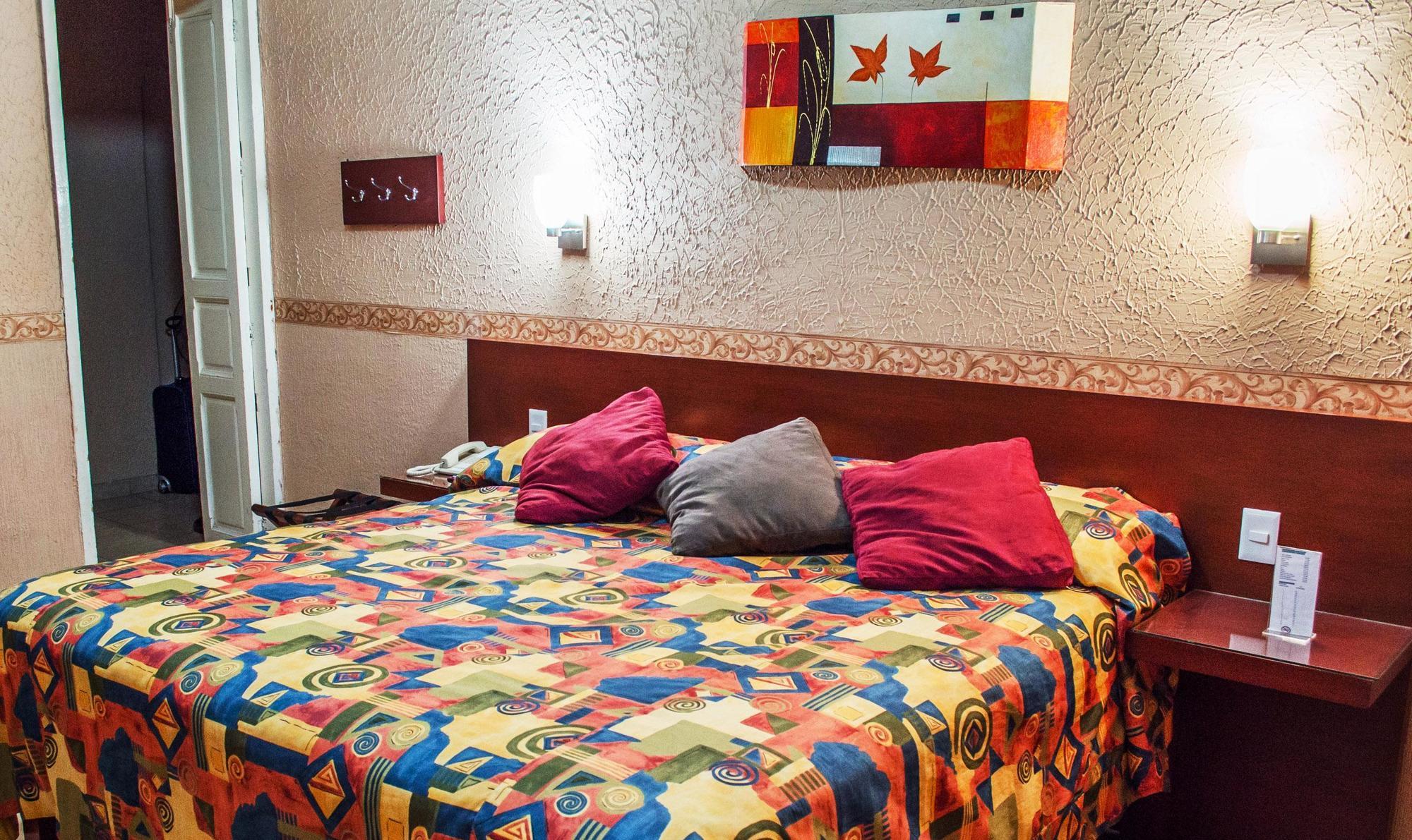 Hotel Posada Regis Guadalajara Ngoại thất bức ảnh