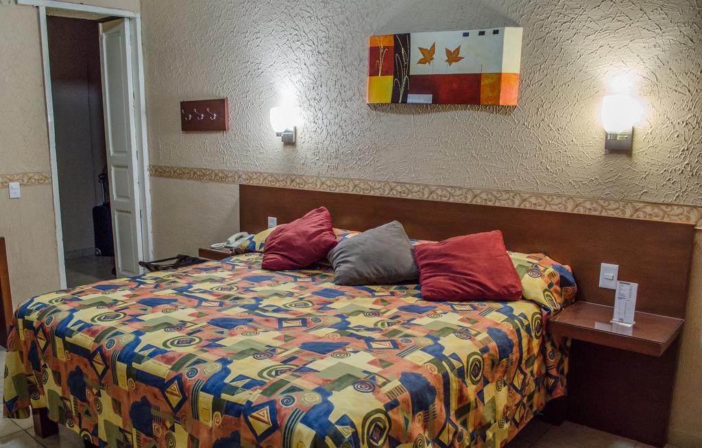 Hotel Posada Regis Guadalajara Ngoại thất bức ảnh