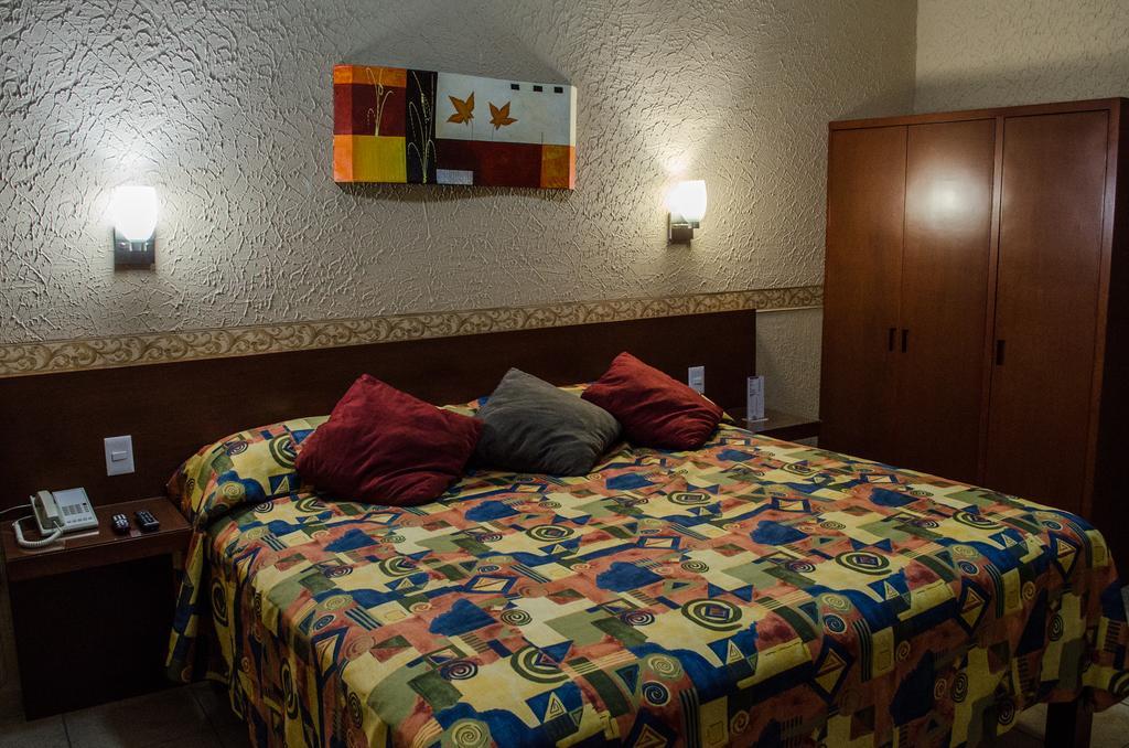 Hotel Posada Regis Guadalajara Ngoại thất bức ảnh