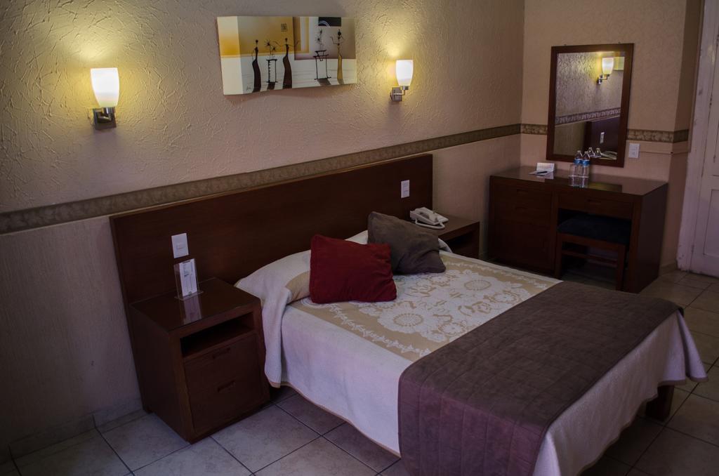 Hotel Posada Regis Guadalajara Ngoại thất bức ảnh